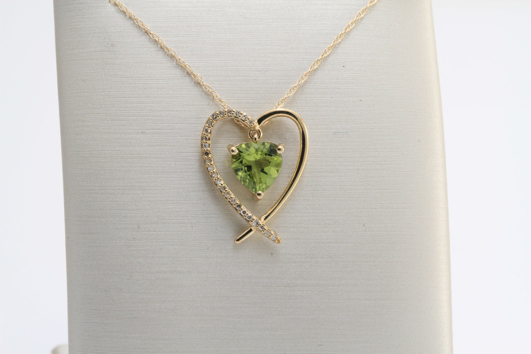 Heart with peridot and yellow gold